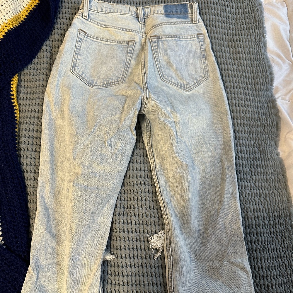 Abercrombie & Fitch Womens Ripped Jeans